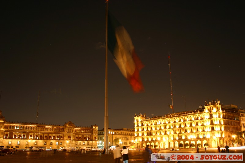 Place du Zocalo et drapeau
Mots-clés: Nuit