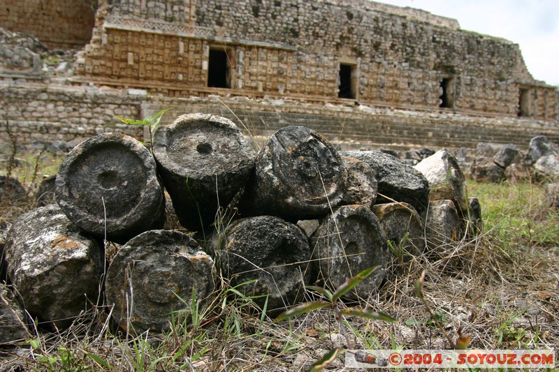 Kabah - Codz Poop (Palais des Masques)
Mots-clés: Ruines Maya