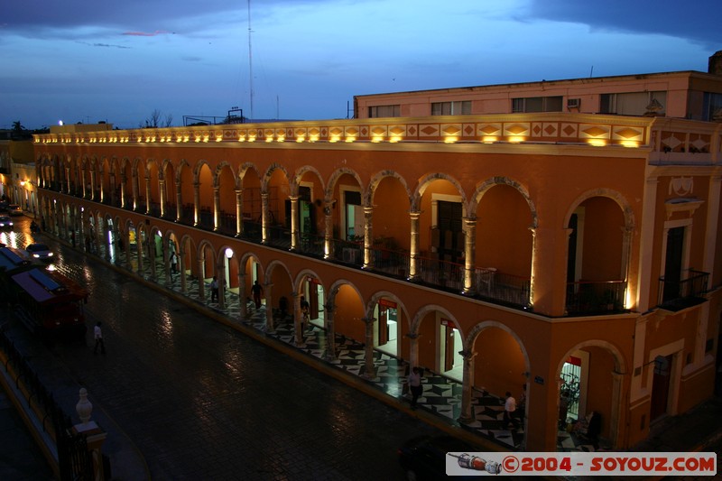 Campeche - Zocalo
Mots-clés: patrimoine unesco orage sunset