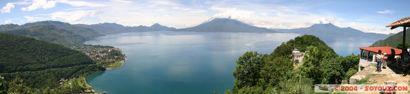 Vue panoramique sur le lac Atitlan
