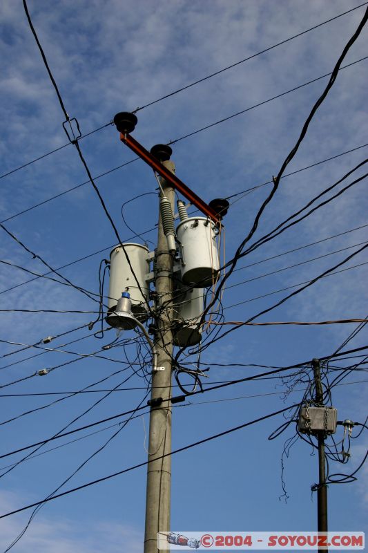 Electricity
Le rseau Guatemaltque n'a rien  envi  celui des USA (voir photos de Los Angeles)

