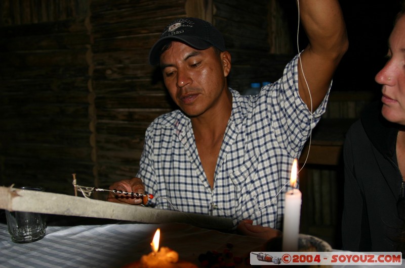Jungle Trek - Realisation de collier traditionnel
Mots-clés: Ecuador Nuit