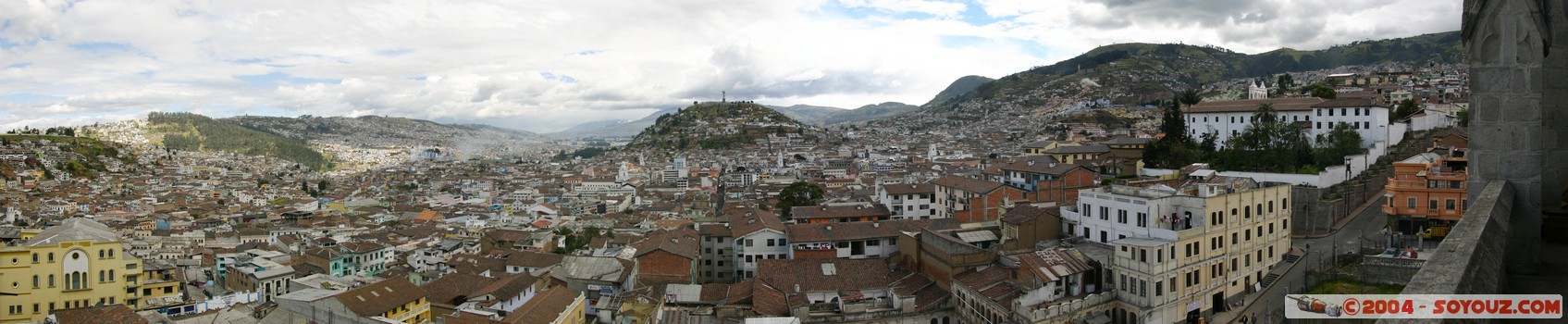 Quito - Basilica del Sagrado Voto Nacional - panoramique de la ville
Mots-clés: Ecuador Eglise panorama