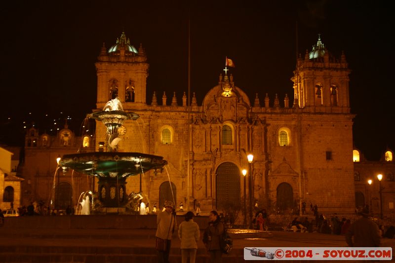 Cuzco - Plaza des Armas - Catedral de noche
Mots-clés: peru Nuit Eglise Fontaine patrimoine unesco cusco