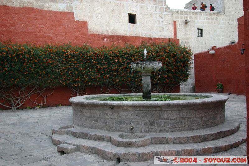 Arequipa - Monasterio de Santa Catalina
Mots-clés: peru Eglise Monastere Fontaine