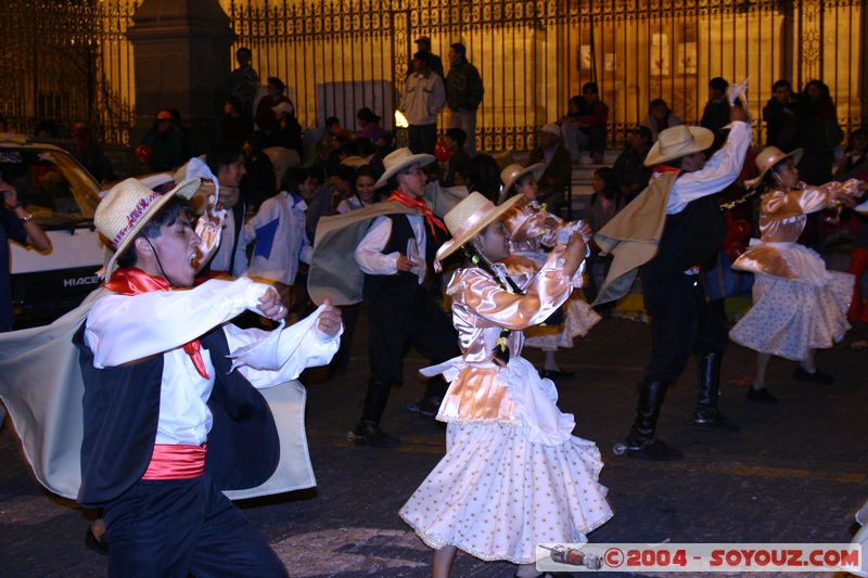 Arequipa - Serenata 464 Aniversario
Mots-clés: peru Nuit Danse Folklore