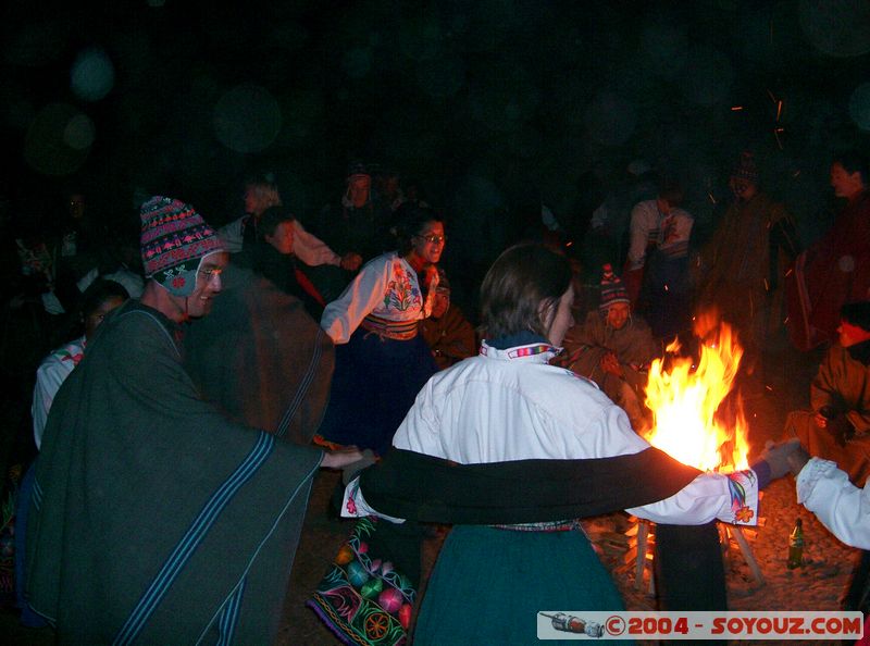 Lago Titicaca - Isla Amantani - Soiree traditionnellle pour touristes
Mots-clés: peru Nuit Danse