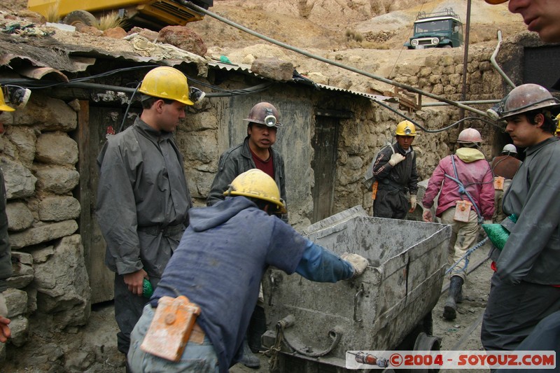 Cerro Rico - Mina Candelaria
Mots-clés: Mine Mineurs personnes