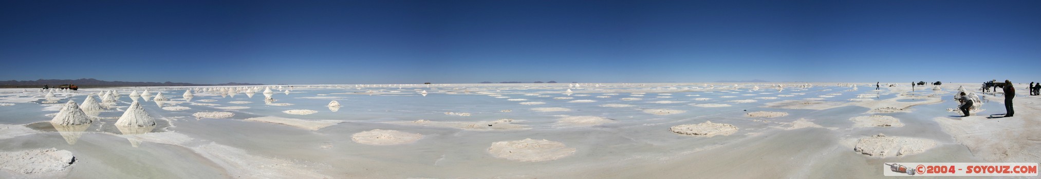 Salar de Uyuni -Recolte du sel - panorama
Mots-clés: panorama