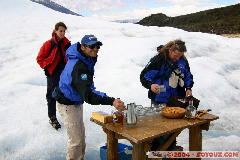Verre de Whisky  la glace du Moreno / Glass of Whisky with ice from the glaciar
