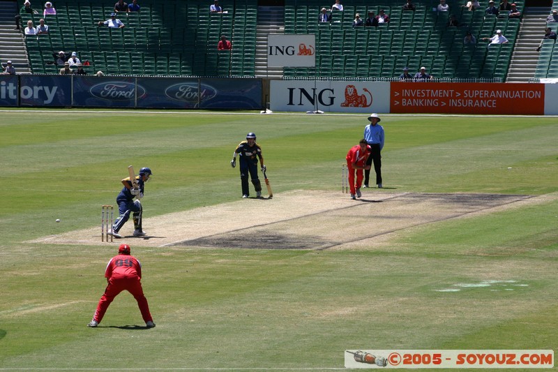Melbourne's G - Bushrangers vs West End Redback - 02/01/2005
Mots-clés: sport cricket