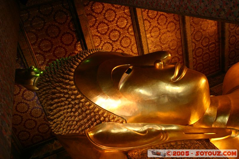 Bangkok - Wat Pho - Reclining Buddha
Mots-clés: thailand Boudhiste Wat Phra Chetuphon statue
