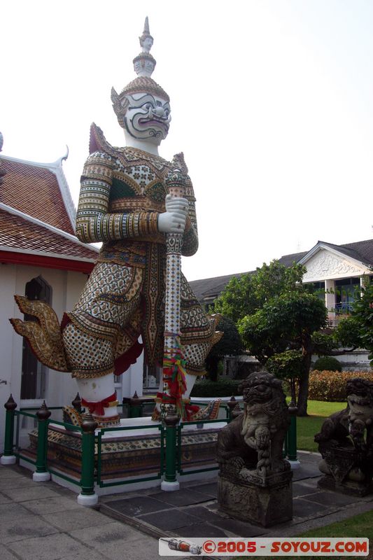 Bangkok - Wat Arun (Temple of the Dawn)
Mots-clés: thailand Boudhiste statue