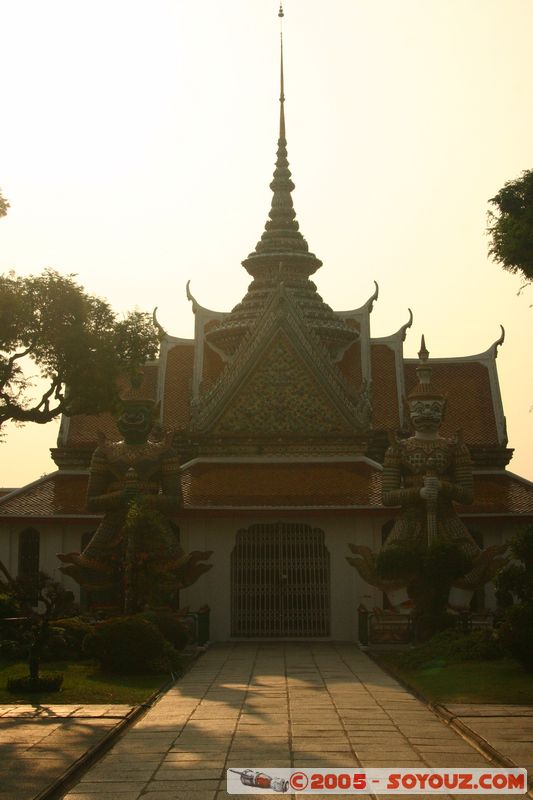 Bangkok - Wat Arun (Temple of the Dawn)
Mots-clés: thailand Boudhiste