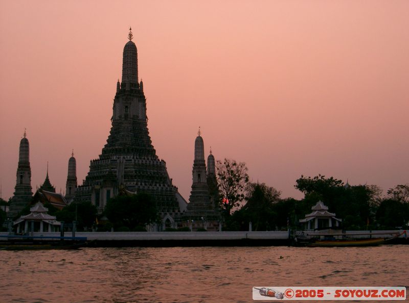 Bangkok - Wat Arun (Temple of the Dawn) at dusk
Mots-clés: thailand sunset Boudhiste Riviere