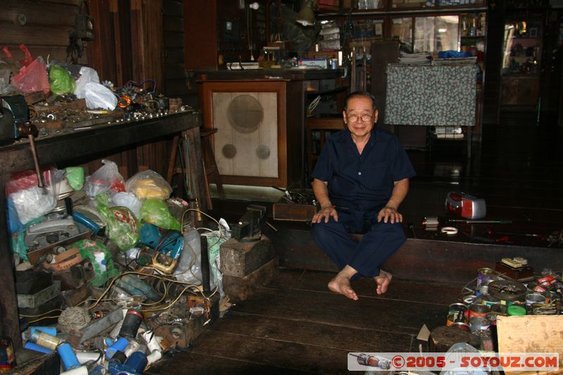 Damnoen Saduak - Reparateur d'electro-menager
Mots-clés: thailand personnes