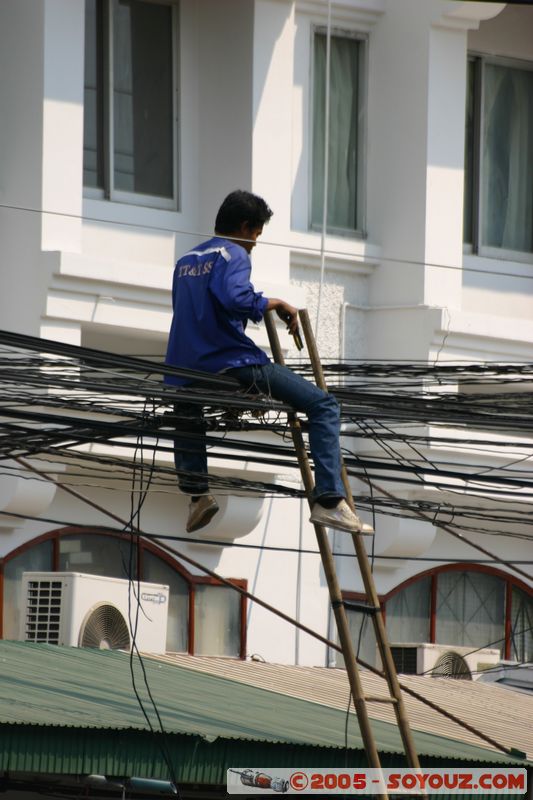 Chiang Mai - Thai Telecom Technician at work
Mots-clés: thailand Insolite personnes
