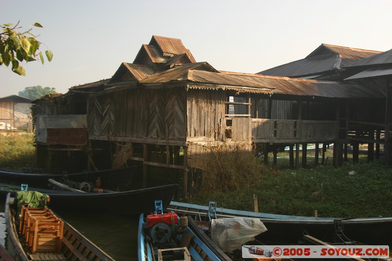 Inle lake - Nyaung Shwe
Mots-clés: myanmar Burma Birmanie Lac