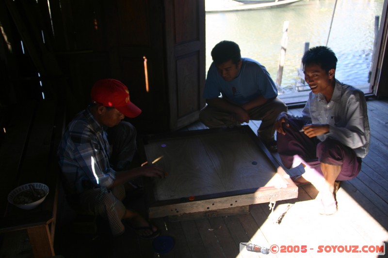 Inle lake - Inbawkon - Jeux
Mots-clés: myanmar Burma Birmanie personnes Lac