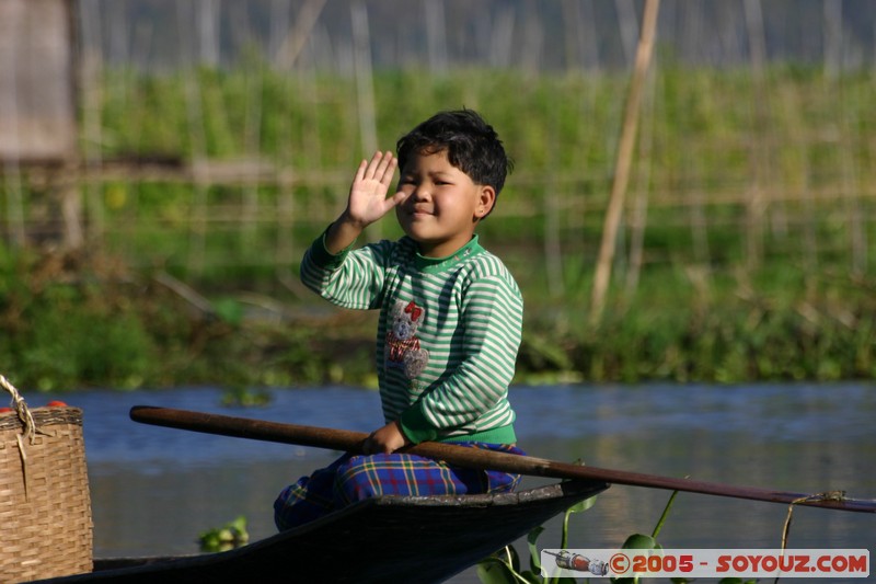 Inle lake - Ywama - Intha child
Mots-clés: myanmar Burma Birmanie personnes bateau Lac