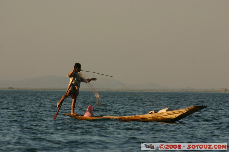 Inle lake - Pecheur au filet
Mots-clés: myanmar Burma Birmanie pecheur bateau personnes Lac