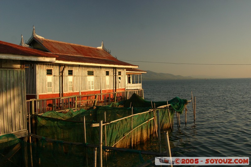 Inle lake - Government Rest House
Mots-clés: myanmar Burma Birmanie sunset Lac