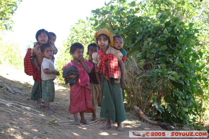 Nyaung Shwe Hills - Intha people
Mots-clés: myanmar Burma Birmanie personnes