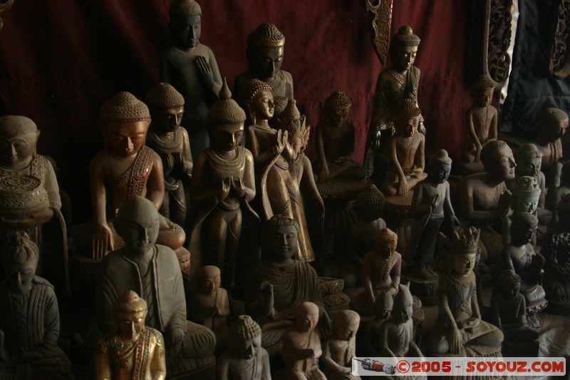 Mandalay - Figurines votives
Mots-clés: myanmar Burma Birmanie statue