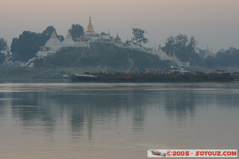 Ayeyarwady River
Mots-clés: myanmar Burma Birmanie Riviere Pagode brume