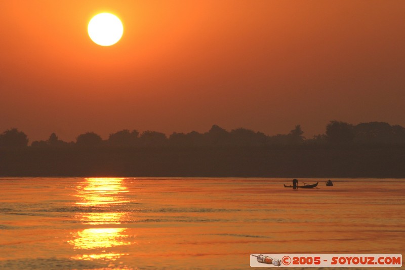 Sunrise on Ayeyarwady River
Mots-clés: myanmar Burma Birmanie Riviere sunset bateau
