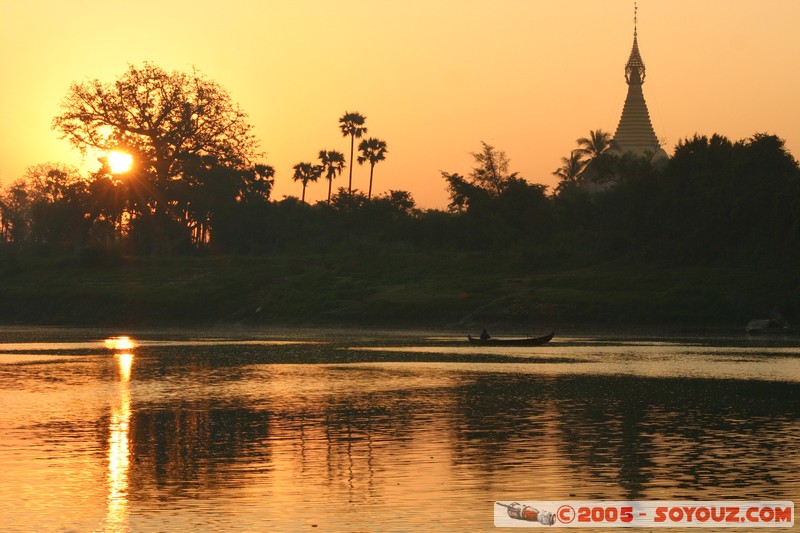 Sunrise on Ayeyarwady River
Mots-clés: myanmar Burma Birmanie Riviere sunset Pagode