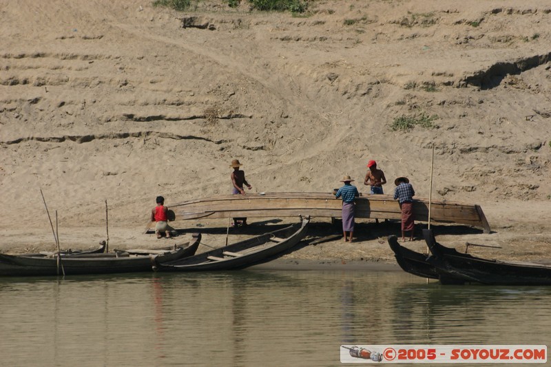 Ayeyarwady River
Mots-clés: myanmar Burma Birmanie Riviere bateau personnes