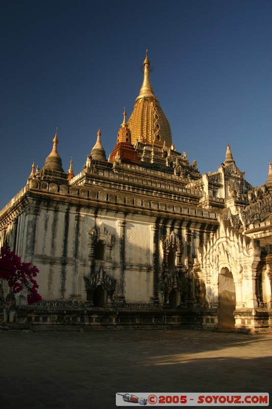 Bagan - Ananda Pahto
Mots-clés: myanmar Burma Birmanie Ruines Pagode