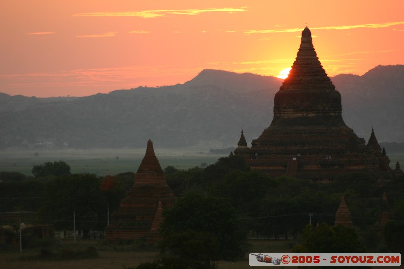 Bagan - Mingala-zedi at sunset
Mots-clés: myanmar Burma Birmanie sunset Ruines Pagode