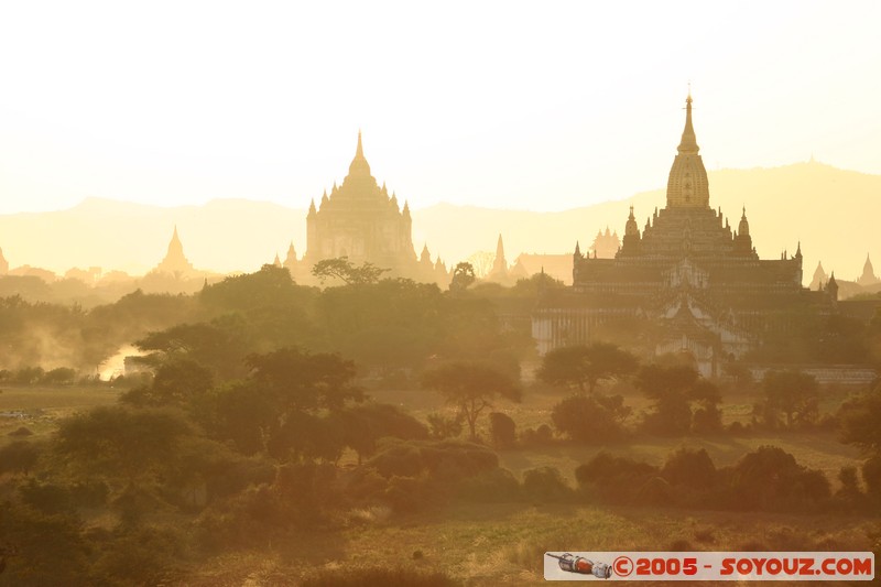 Bagan - That-byin-nyu Pahto and Ananda Pahto
Mots-clés: myanmar Burma Birmanie sunset Ruines Pagode