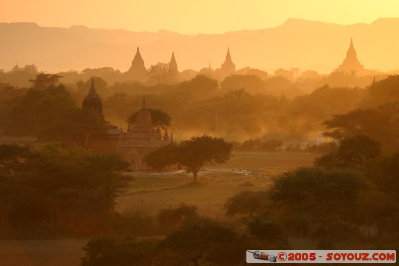 Bagan
Mots-clés: myanmar Burma Birmanie sunset Ruines Pagode brume