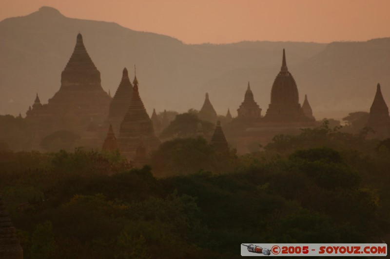 Bagan - That-byin-nyu Pahto
Mots-clés: myanmar Burma Birmanie sunset Ruines Pagode brume