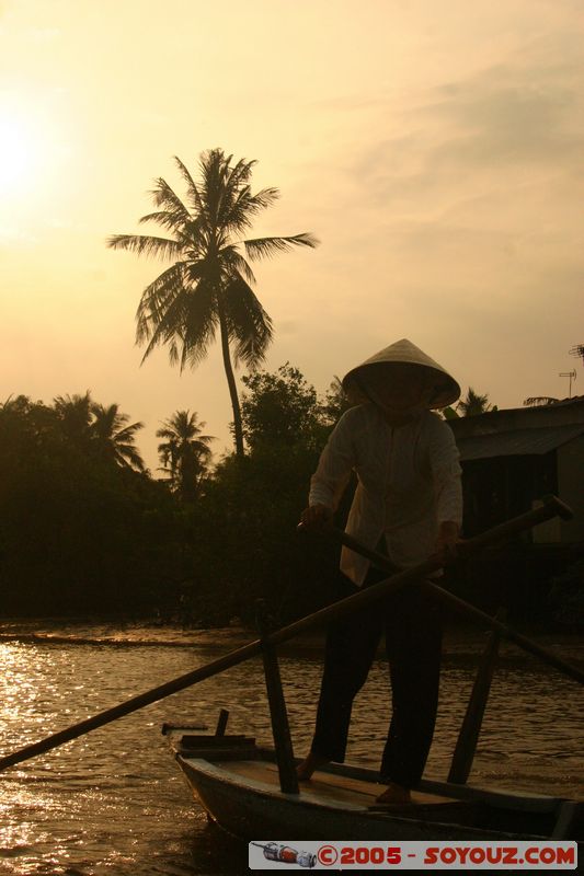 Cai Rang - Canals
Mots-clés: Vietnam bateau sunset Riviere personnes