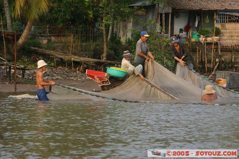 Cai Rang - Canals - Fishermen
Mots-clés: Vietnam Riviere personnes pecheur