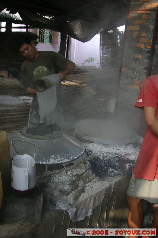 Cai Rang - Rice paper (banh trang) factory
Mots-clés: Vietnam personnes usine
