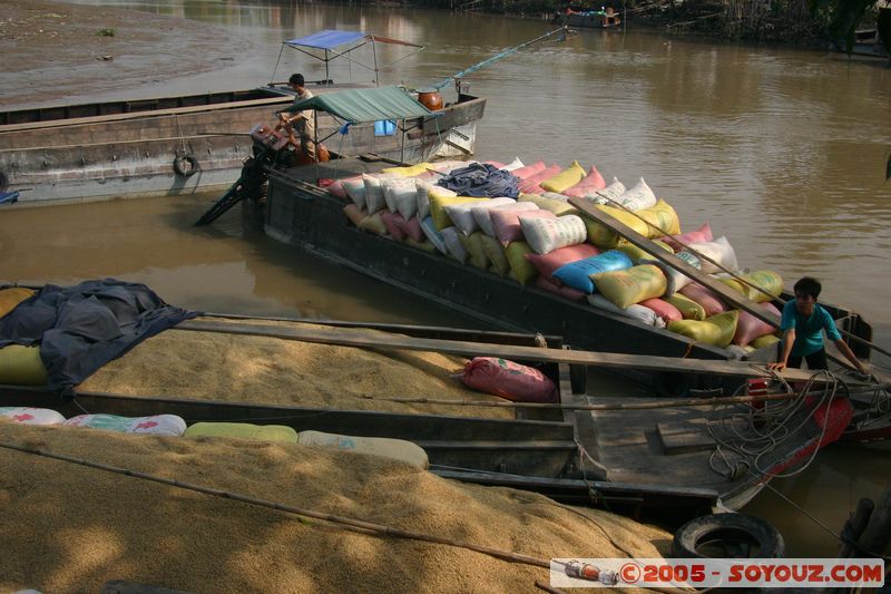 Cai Rang - Rice Mill
Mots-clés: Vietnam usine bateau