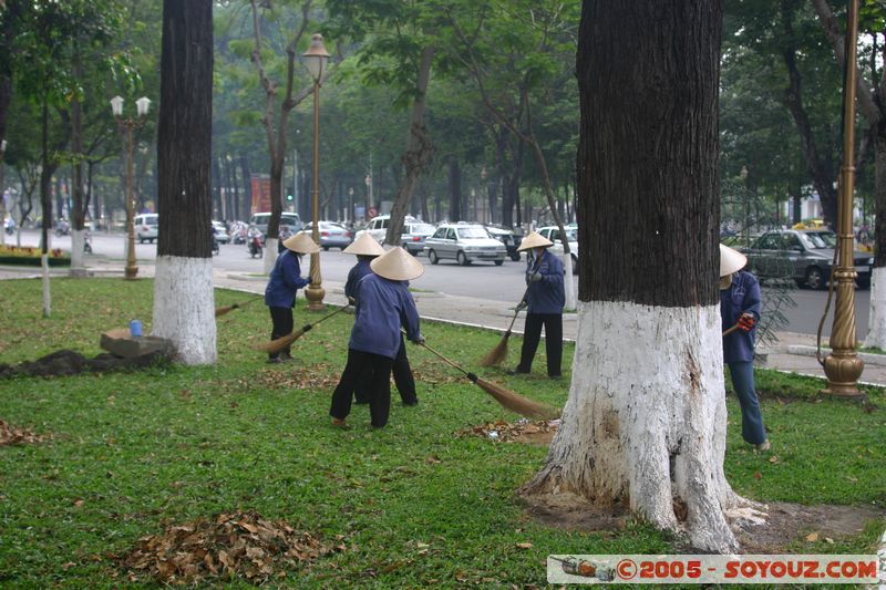 Saigon - People working
