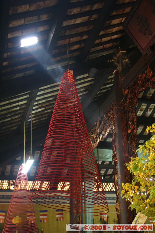 Saigon - Giac Lam Pagoda - Incense spiral
Mots-clés: Vietnam HÃ´-Chi-Minh-Ville Ho Chi Minh Boudhiste Pagode