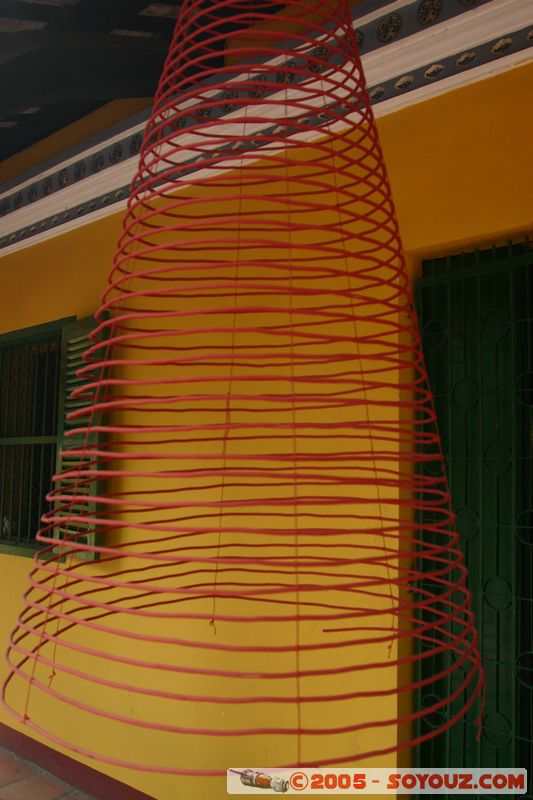 Saigon - Giac Lam Pagoda - Incense spiral
Mots-clés: Vietnam HÃ´-Chi-Minh-Ville Ho Chi Minh Boudhiste Pagode