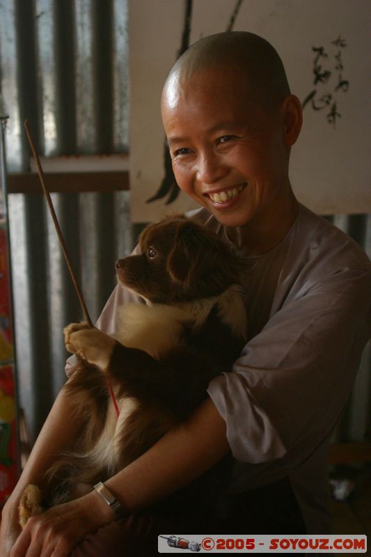 Around Dalat - Chicken Village - Woman and her dog
Mots-clés: Vietnam animals chien Insolite personnes