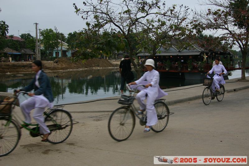 Hoi An - Women bicycling
Mots-clés: Vietnam Hoi An patrimoine unesco personnes velo