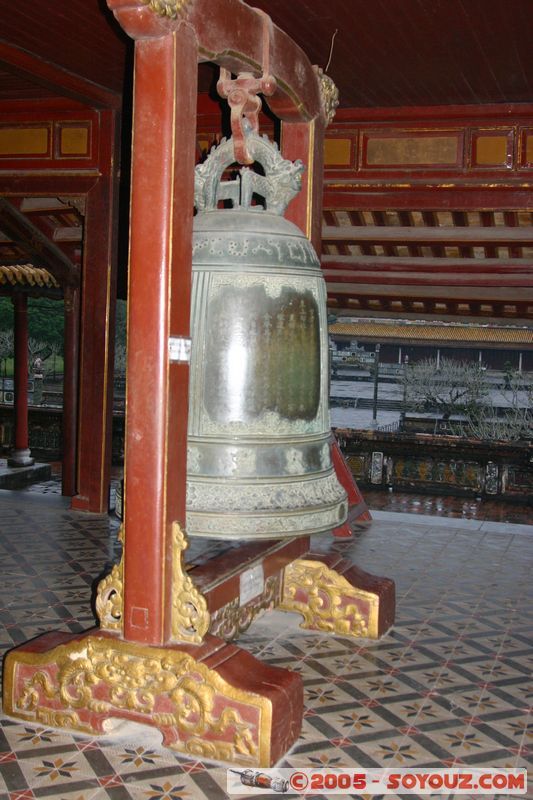 Hue Citadel  - Imperial City - Ngo Mon Gate - Bell
Mots-clés: Vietnam cloche