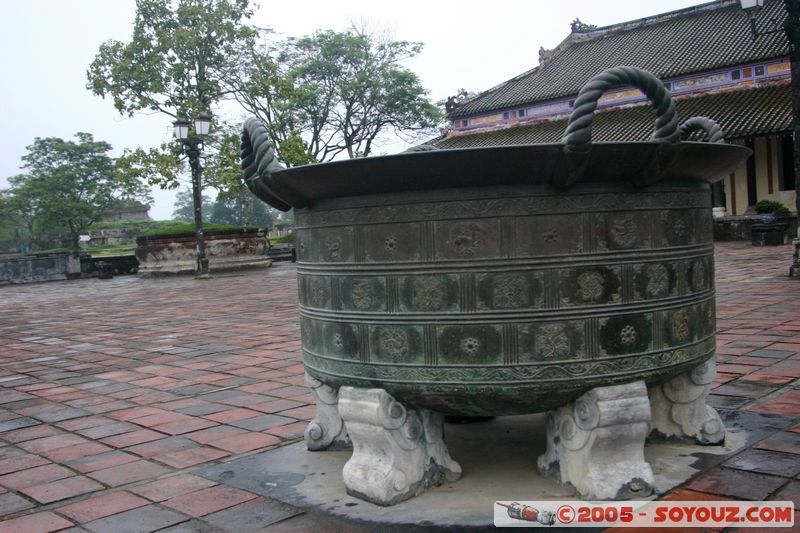 Hue - Imperial City - Vac Dong (Bronze cauldron)
Mots-clés: Vietnam sculpture