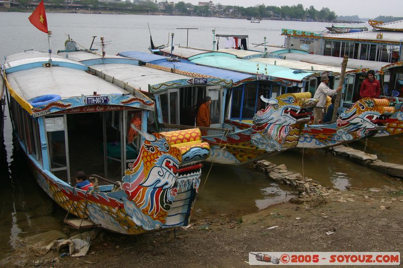 Hue - Tourists trip boats
Mots-clés: Vietnam bateau Riviere