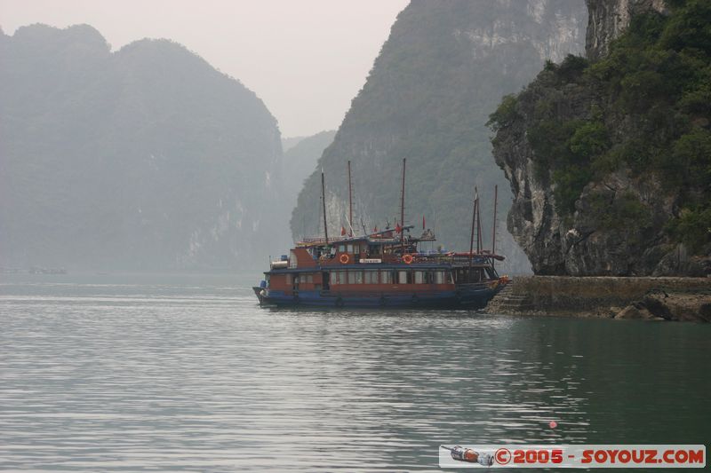 Halong Bay
Mots-clés: Vietnam patrimoine unesco mer brume bateau